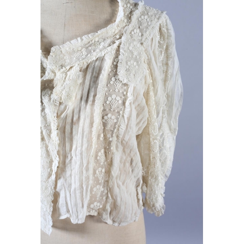 271 - A very ornate Edwardian cream net and chemical lace blouse, with full sleeves, shoulder panels and t... 