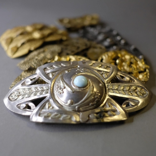 306 - Art Nouveau and later metal buckles, a good selection manly in gold metal, one being in filagree sty... 