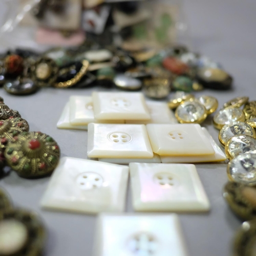 326 - Antique and Vintage buttons, many in sets, to include large mother of pearl, metal with inset stones... 