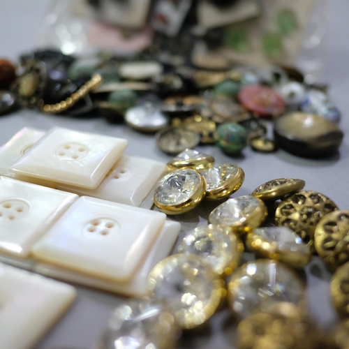 326 - Antique and Vintage buttons, many in sets, to include large mother of pearl, metal with inset stones... 