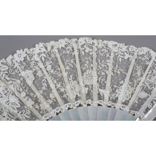 60 - A mixed lot of fans, with interesting examples and items for repair and spares: a small painted silk... 