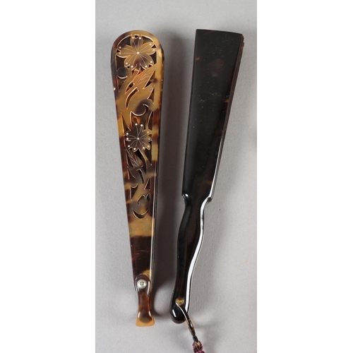 80 - A later 19th century tortoiseshell brisé fan, the fifteen sticks and two guards wedge-shaped and sha... 