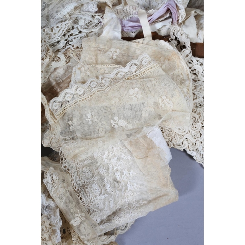 206 - Antique lace: a large quantity of mainly Edwardian cream handmade and chemical lace fragments, floun... 