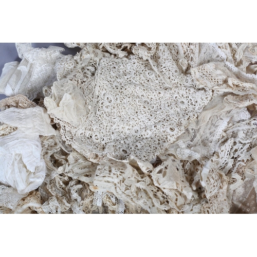 206 - Antique lace: a large quantity of mainly Edwardian cream handmade and chemical lace fragments, floun... 