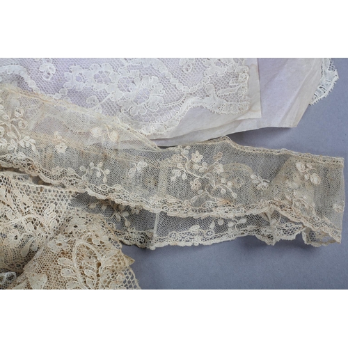 212 - Antique Lace: A selection of 19th century lace, mainly handmade, bobbin and needle, to include Alenc... 