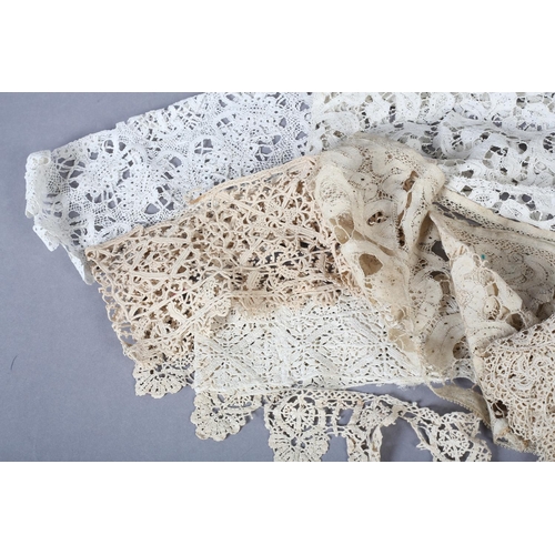 246 - Antique Lace: A selection of needle and bobbin lace, 17th to 19th century, mainly borders, to includ... 