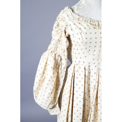 286 - A fine wool gown, 19th century, cream, printed with tiny flowers and leaves, gathering to the neck, ... 