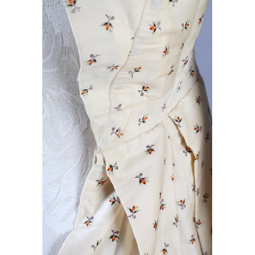 286 - A fine wool gown, 19th century, cream, printed with tiny flowers and leaves, gathering to the neck, ... 