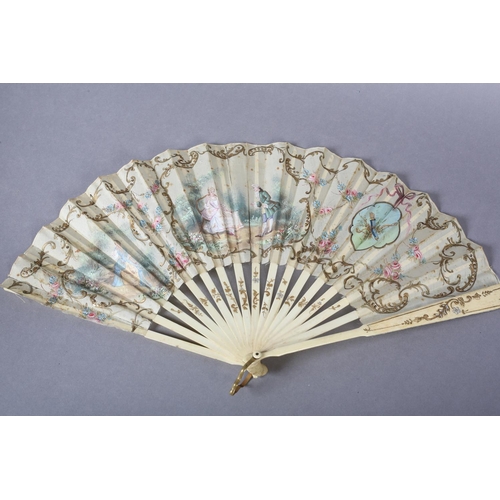 39B - An early 20th century summer fan, the cream gauze leaf painted with daisies and roses with yellow bl... 