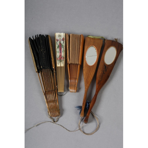 67 - A selection of 19th century fans to include a telescopic example, the monture of wood painted gold, ... 