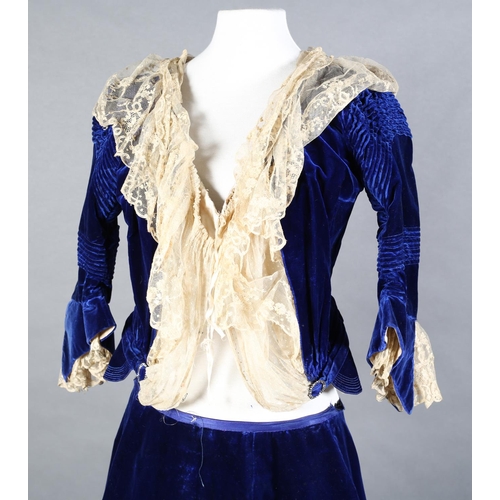 254 - An Edwardian Royal blue velvet ensemble comprising trained shirt and fitted, boned, bodice, the skir... 