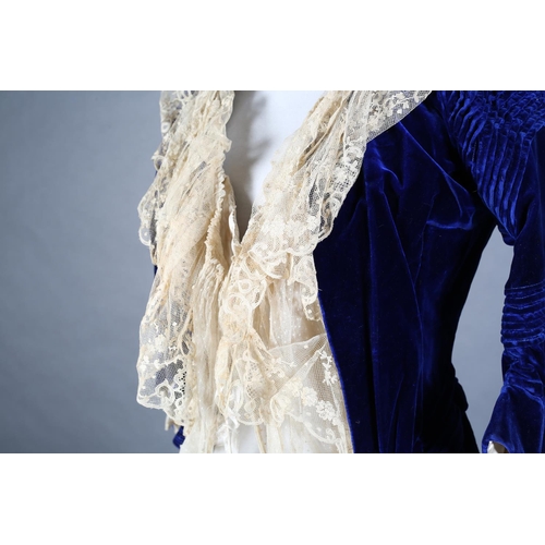 254 - An Edwardian Royal blue velvet ensemble comprising trained shirt and fitted, boned, bodice, the skir... 