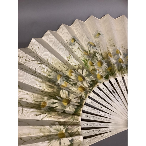 26 - Six late 19th century/early 20th century fans, two with wood montures, four with bone, the leaves in... 