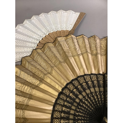 71 - A large late 19th century fan, the dark wood monture shaped, gilded and silvered, the gorge arranged... 