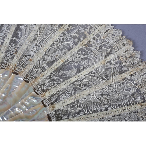 152 - A good late 19th century Brussels Point de Gaze needle-lace fan, the leaf mounted on pink mother of ... 