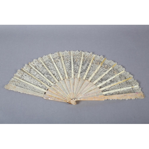 152 - A good late 19th century Brussels Point de Gaze needle-lace fan, the leaf mounted on pink mother of ... 