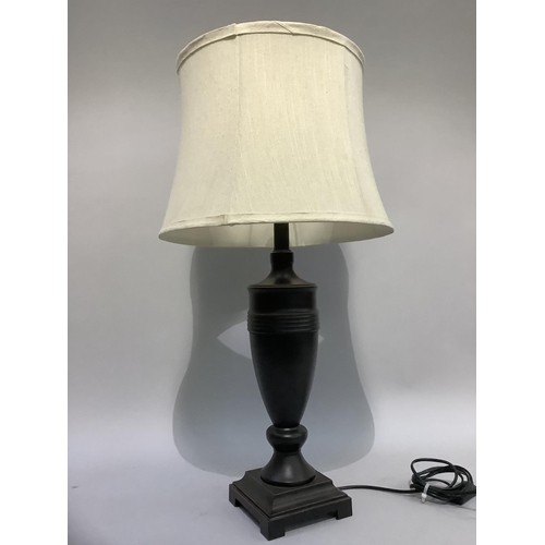 190 - A black urn shaped table lamp with cream shade