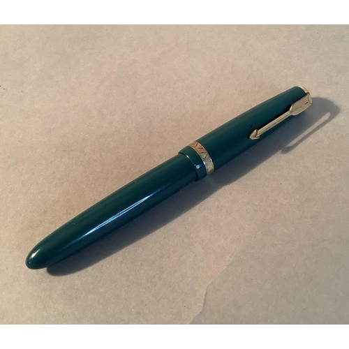 34 - A Parker fountain pen in green, 14k nib, stamped Made in England 25.9, 12.5cm long