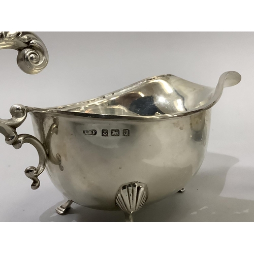 221 - A pair of silver sauce boats, George V, Birmingham 1933, total approximate weight 6.5oz