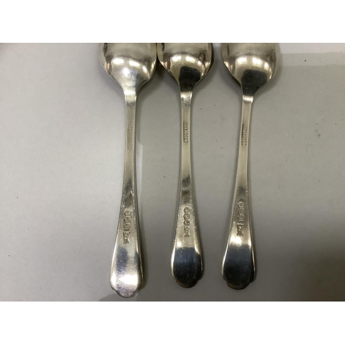 232 - A quantity of 20th century silver teaspoons, spoon and pusher and a preserve spoon, total approximat... 