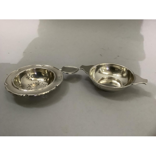 251 - A silver tea strainer, George V, Birmingham 1928, together with a silver quaich/porringer, George V,... 