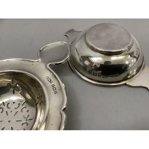 251 - A silver tea strainer, George V, Birmingham 1928, together with a silver quaich/porringer, George V,... 