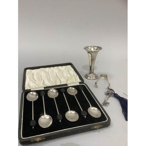 254 - A set of silver bean coffee spoons, George V, Birmingham 1932, approximate weight 1oz, cased togethe... 