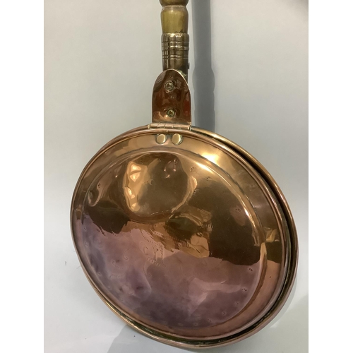 208 - A 19th century copper warming pan on turned wood handle