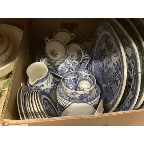 77 - Blue and white willow pattern meat plates, tea and breakfast ware, tureens, soup tureen, blue and fl... 