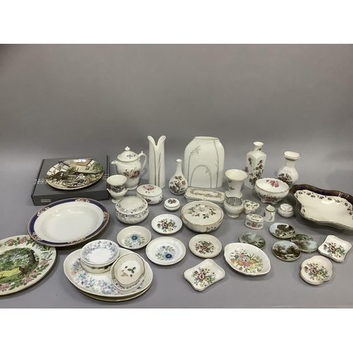 137 - A quantity of Wedgwood and Aynsley china, trinket dishes, boxes, vases, miniatures etc