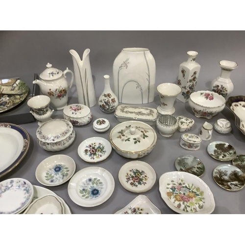 137 - A quantity of Wedgwood and Aynsley china, trinket dishes, boxes, vases, miniatures etc