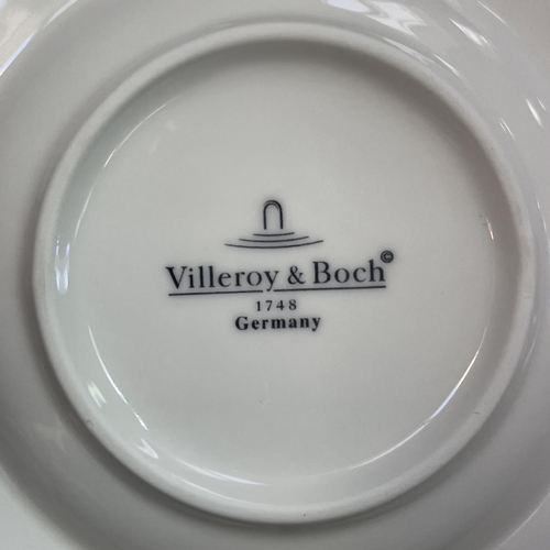 14 - A Villeroy and Boch twelve piece New Wave dinner service comprising pasta dishes 28cm, square plates... 