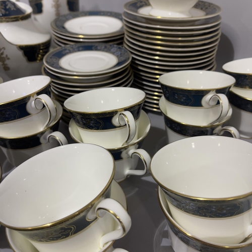 28 - An extensive Royal Doulton dinner, tea and coffee service of Carlyle pattern comprising 22 dinner pl... 