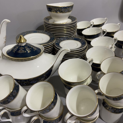 28 - An extensive Royal Doulton dinner, tea and coffee service of Carlyle pattern comprising 22 dinner pl... 