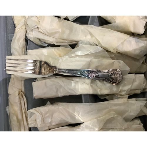 81 - A canteen of Viners EPNS Kings pattern cutlery for eight