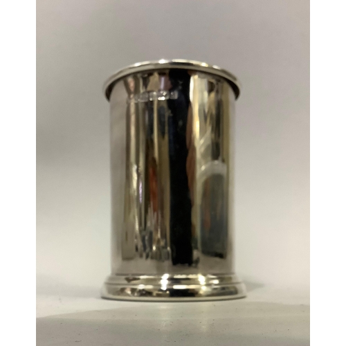 407 - A silver pen holder, plain sides, rolled top on a stepped circular foot, hallmarked Sheffield 2003, ... 