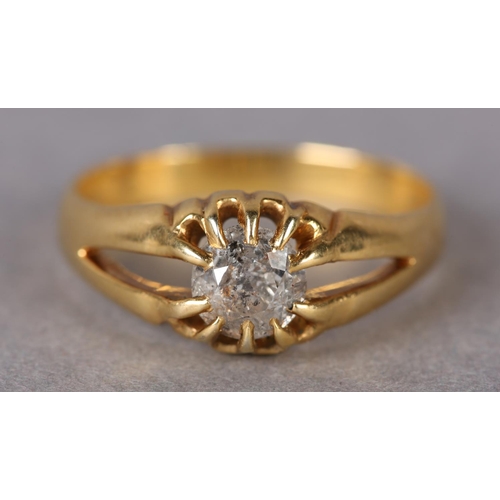 319 - A VICTORIAN SINGLE STONE DIAMOND RING in 18ct gold, the Old European cut stones claw set in a gentle... 