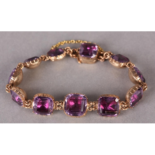 293 - A SUITE OF EARLY VICTORIAN AMETHYST BRACELET AND BROOCH in 15ct gold, each bracelet link with a sing... 