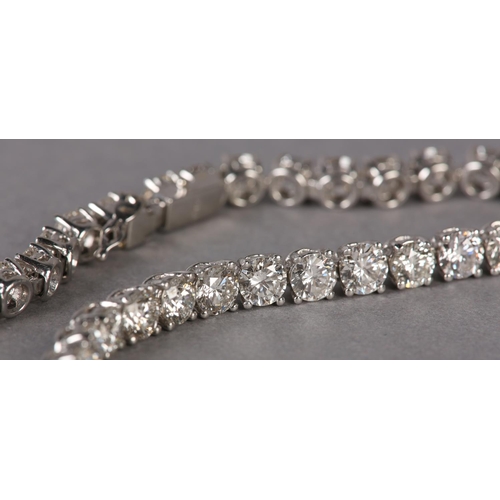 287 - A DIAMOND TENNIS BRACELET, the brilliant cut stones claw set in line in white metal (tests as platin... 