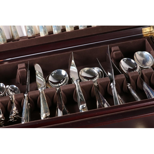 198 - A CANTEEN OF SILVER CUTLERY BY ARTHUR PRICE OF ENGLAND, twelve place setting, Rat Tail pattern, cons... 