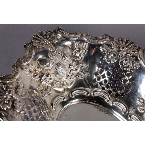 205 - A VICTORIAN SILVER FRUIT BASKET, Sheffield 1898 for Levesley Brothers, of oval outline, the pierced ... 