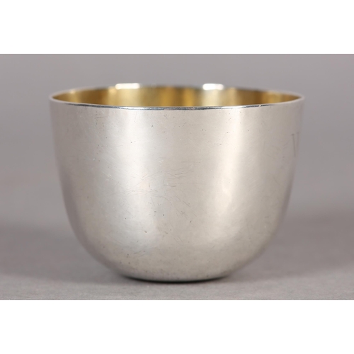 244 - A GEORGE II SILVER TUMBLER, 1747 Chester, Richard Richardson II of plain rounded form with silver gi... 