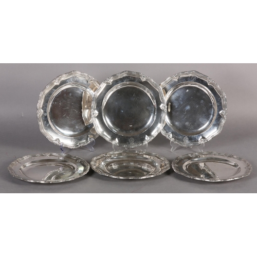 224 - A SET OF SIX GEORGE II SILVER DINNER PLATES, London 1755, William Cripps, circular with reeded and f... 