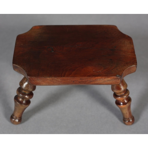 90B - AN EARLY 19TH CENTURY MINIATURE YEW-WOOD STOOL, the rectangular top with curved cut corners, on turn... 