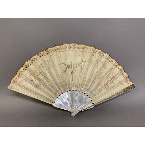 18 - A Regency period white mother of pearl fan, the monture decoratively gilded, the upper guards carved... 