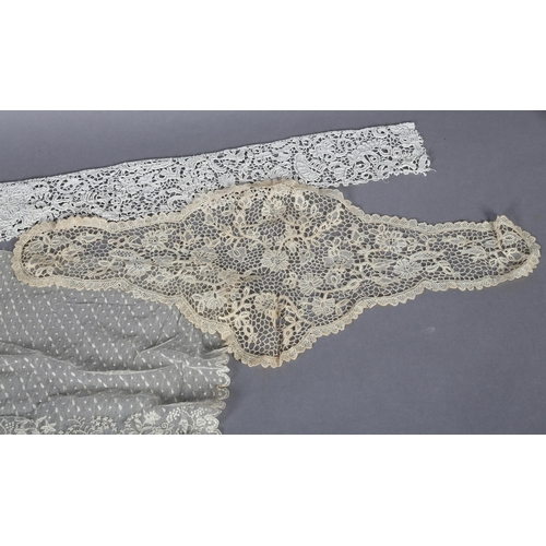 200 - Antique Lace: An unused Youghal needle lace cap with side lappets, designed with meandering flowers ... 