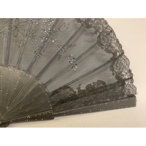 86 - A large Limerick lace fan c 1890’s, the leaf designed with a central harp, the remaining leaf a mean... 