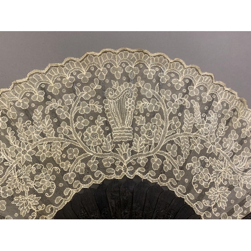 86 - A large Limerick lace fan c 1890’s, the leaf designed with a central harp, the remaining leaf a mean... 