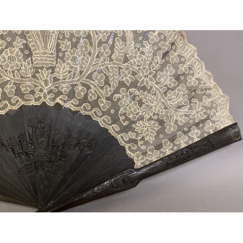 86 - A large Limerick lace fan c 1890’s, the leaf designed with a central harp, the remaining leaf a mean... 