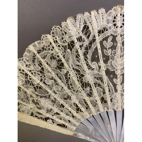 74 - An early 20th century Brussels Mixed lace fan, the leaf mounted on white Mother of Pearl, a central ... 